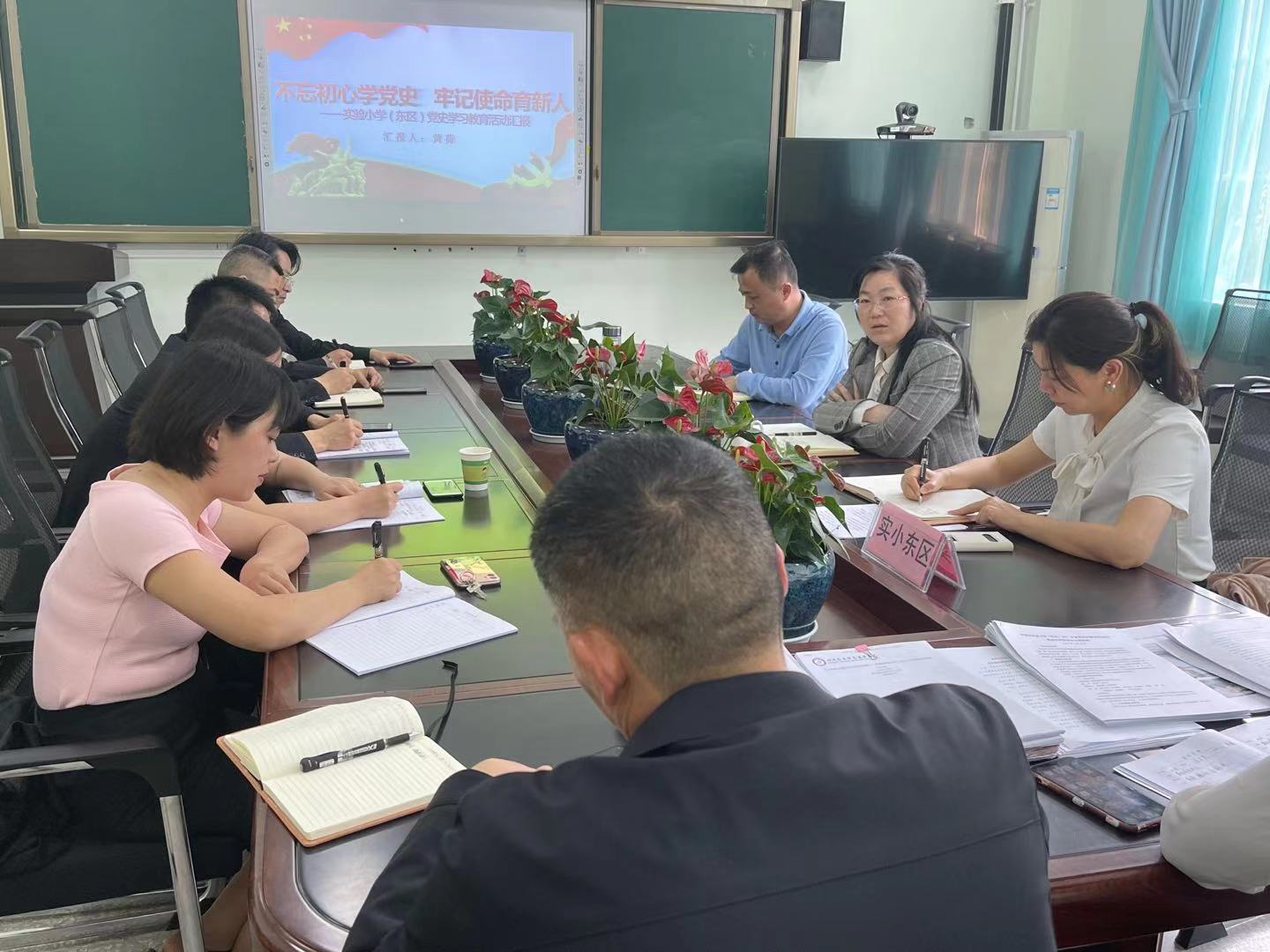 双流区教育局党组成员机关党委书记杨婉妮到实小东区调研党建工作