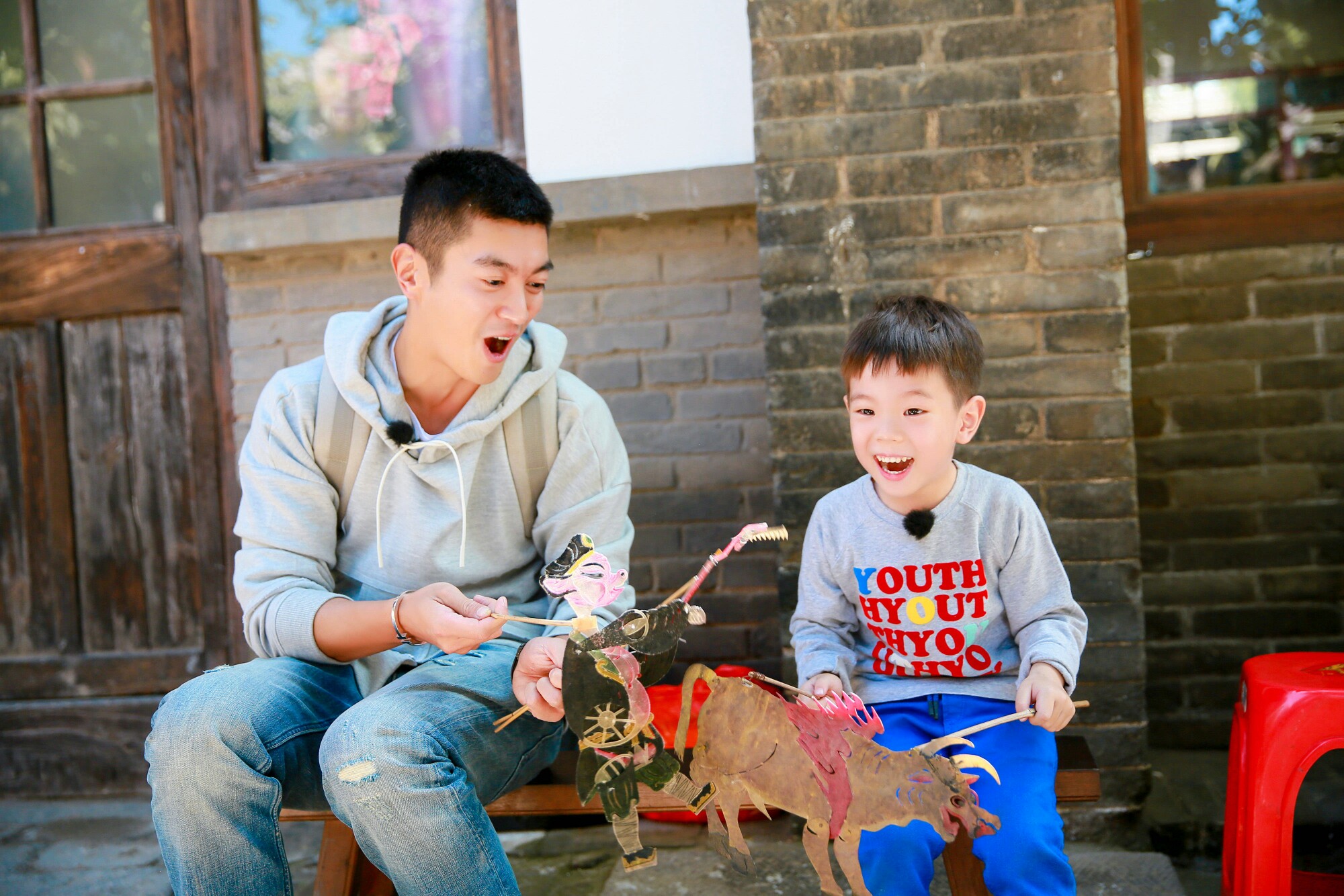 霍思燕晒儿子怼脸视频，嗯哼瘦到脱相双眼皮都消失，差点没认出来