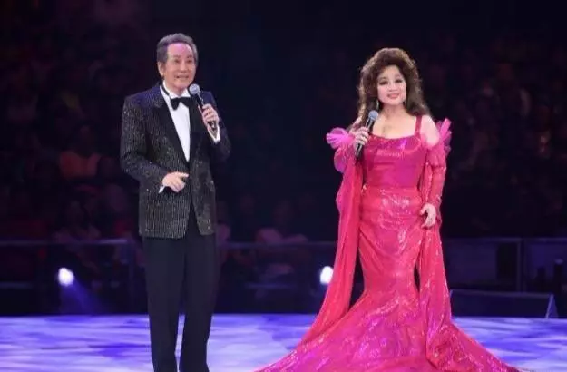 宁愿离婚也不愿改国籍，春晚曾为她破例，现7