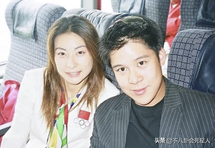 豪門少爺變小保姆，郭晶晶去東京霍啟剛小心伺候，結婚9年如新婚
