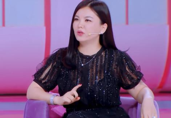 网曝李湘直播幕后，三亚租房不清理垃圾，遭房