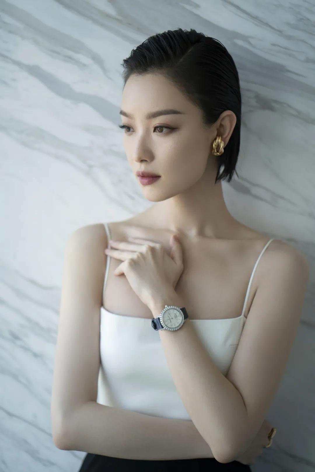 Penta提名倪妮,《流金岁月》朱锁锁换个头就翻红了,背后一扒全是黑料