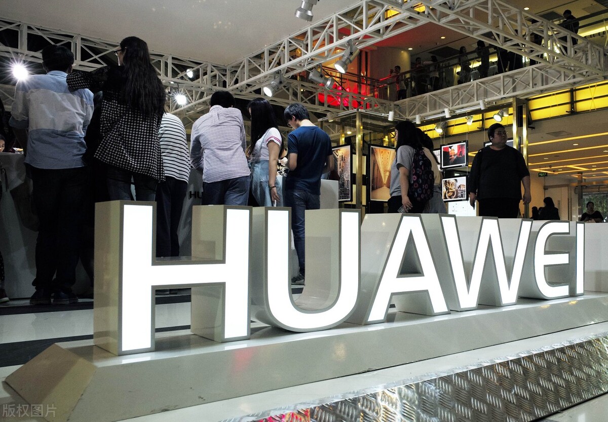 汇丰银行吸血发家史！在中国捞钱却捅刀华为，如今下场大快人心