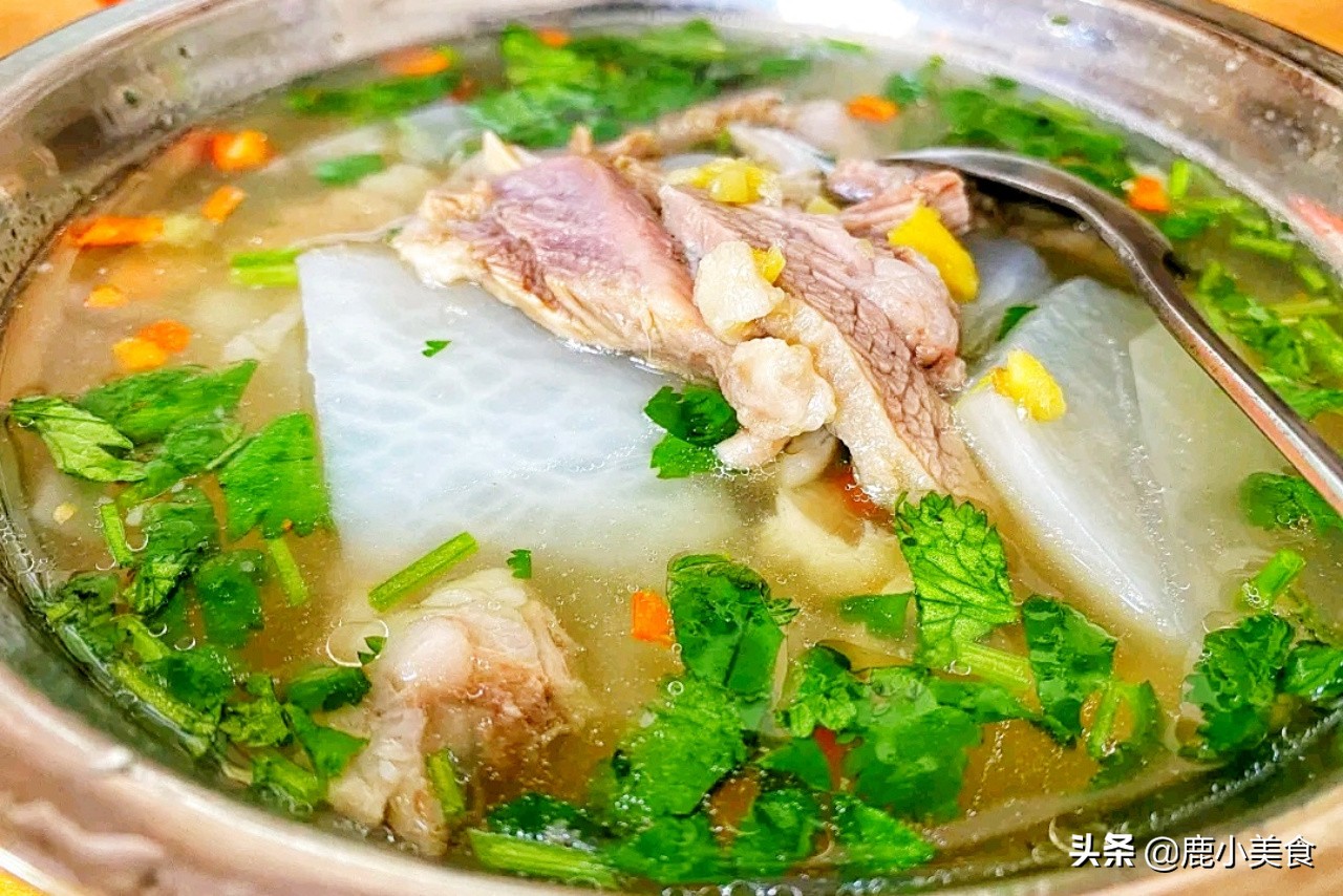 8月初秋，这碗“清炖羊肉”记得喝，赶走“寒湿气”，滋润度秋季