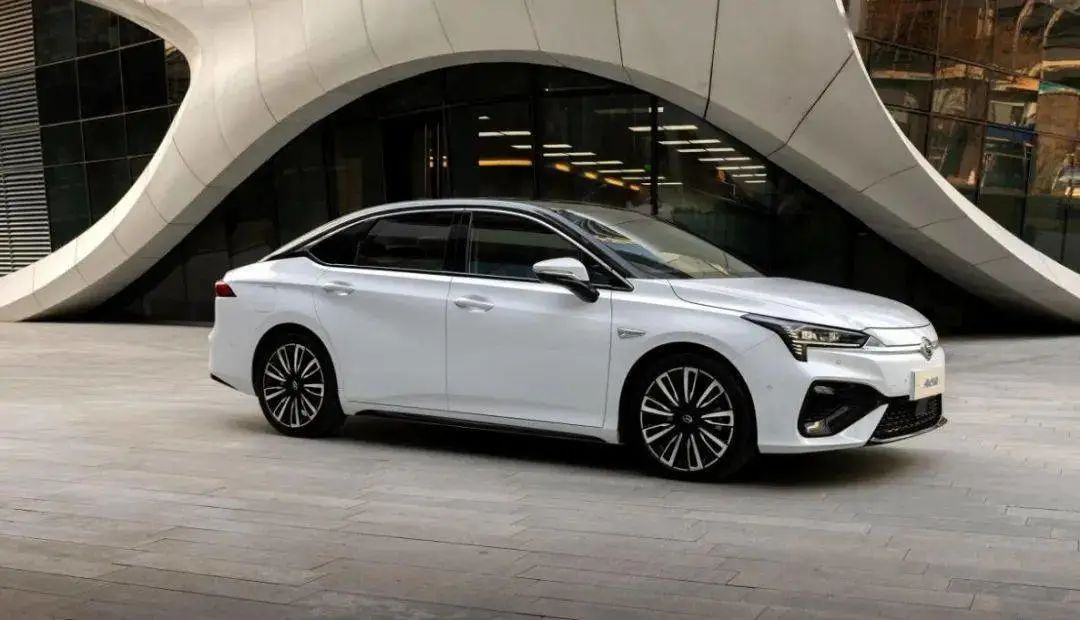 纯电AION S和插电秦PLUS DM-i你选谁？