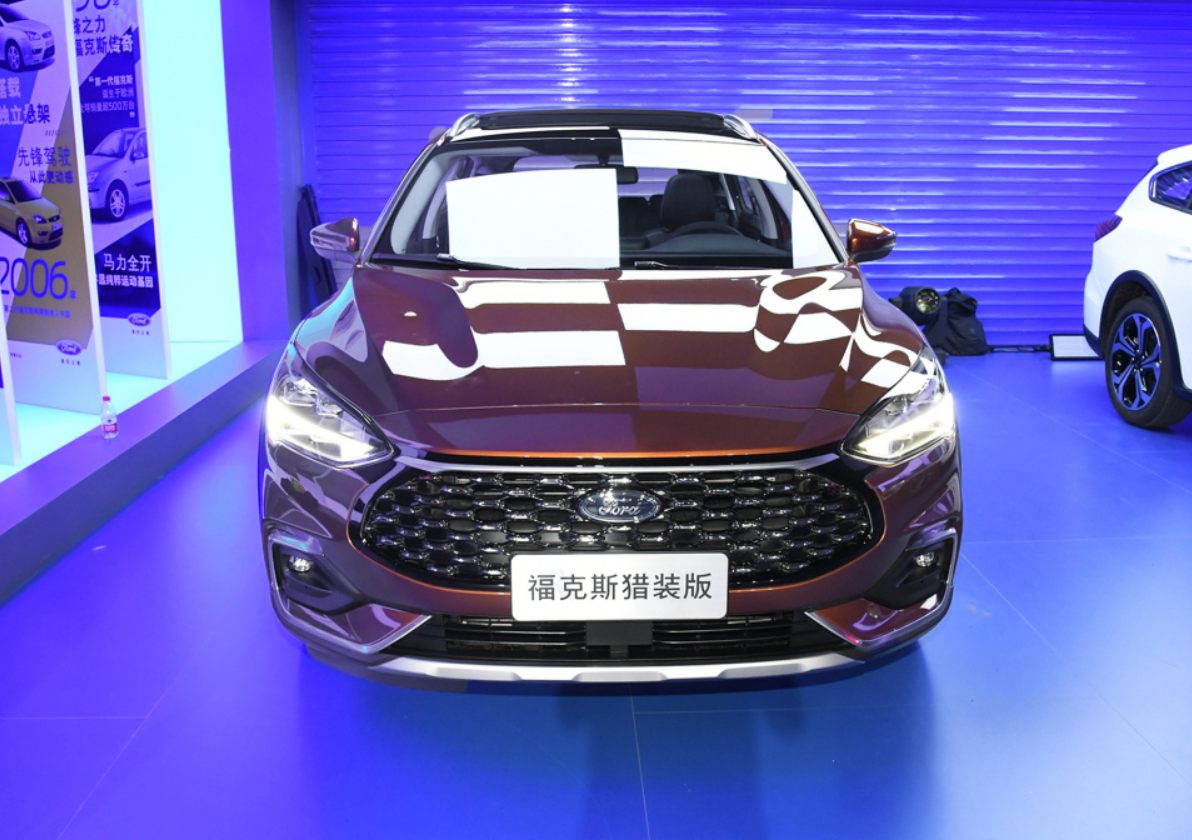 福克斯2021款猎装版，定位旅行跨界车，轴距2705mm