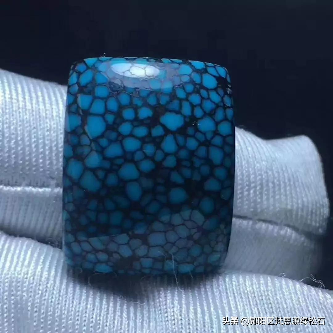 绿松石上的铁线，到底是什么物质？