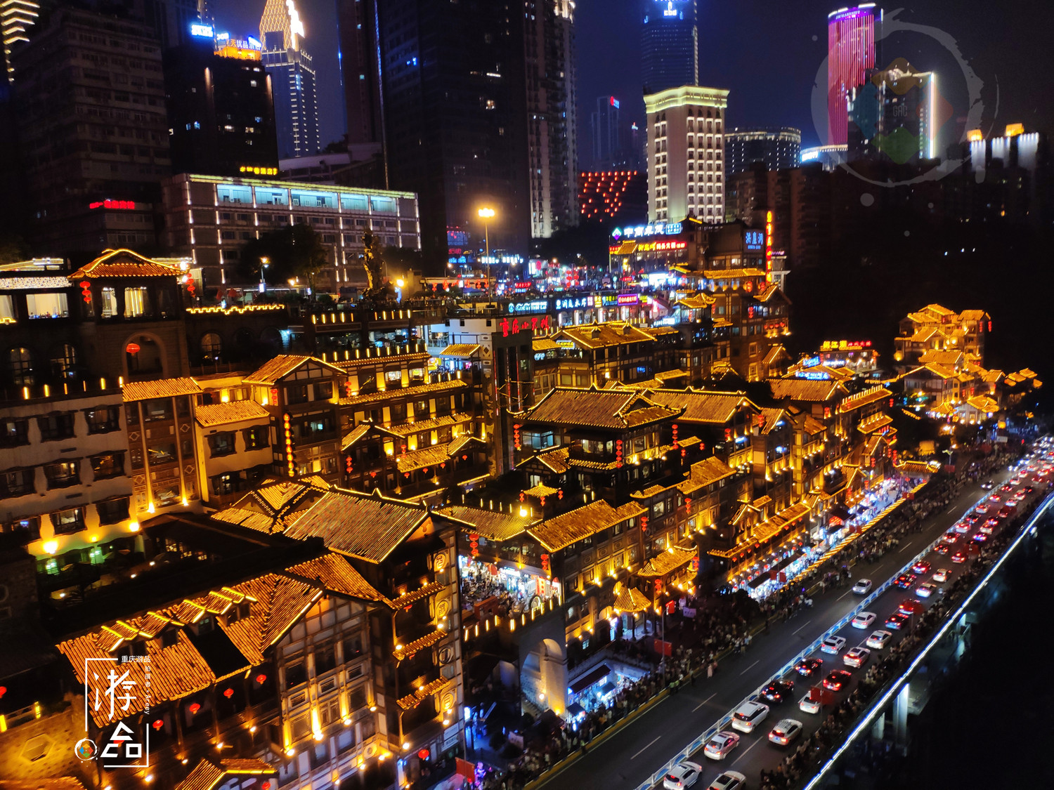 重庆网红景点洪崖洞，建在悬崖上的11层迷宫，每层楼有些什么？