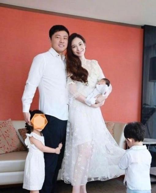 女明星为嫁豪门，不惜沦为生育机器，6年生4胎