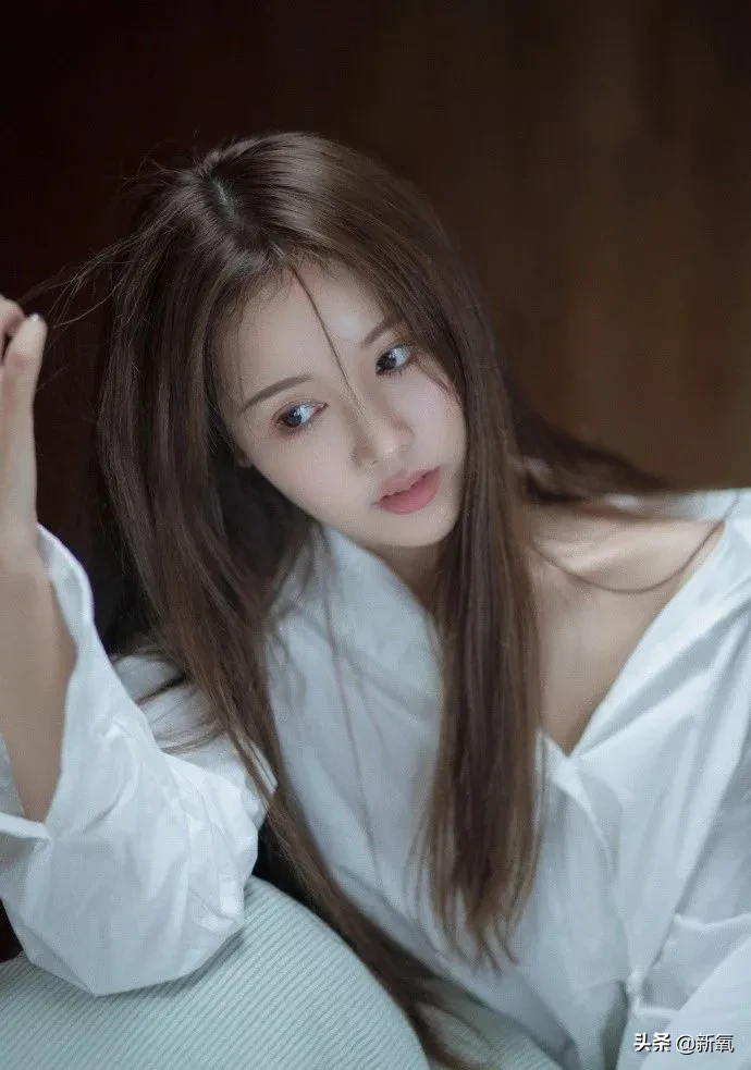顶流女网红为送男友出道开娱乐公司,这就是富婆的快乐?