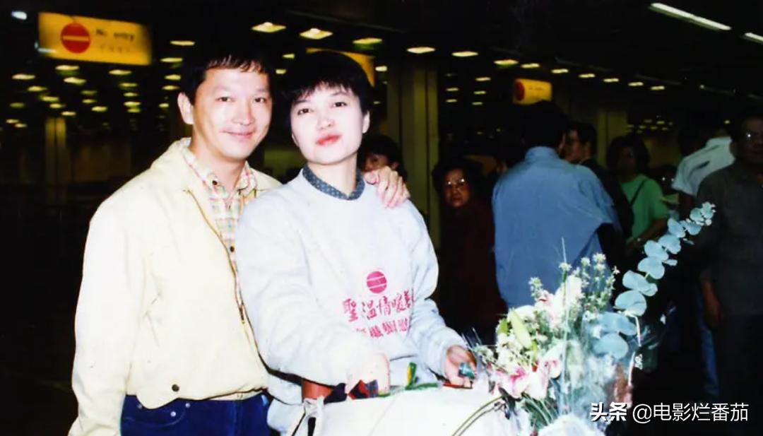 香港老戏骨廖启智因病离世，妻子绝美，却半生