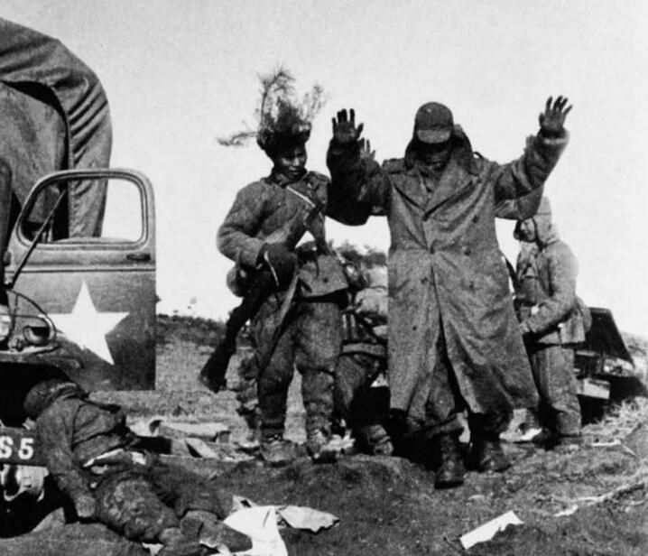 取之于敌，用之于敌！志愿军如何用缴获武器，