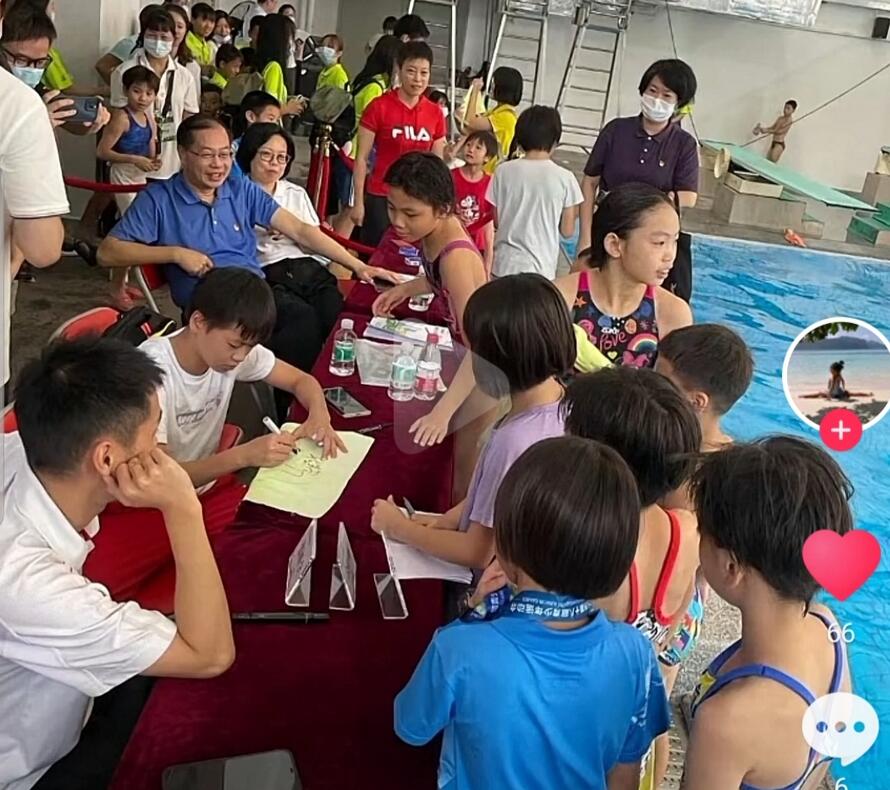 何威仪拎包，陈艾森护送，全红婵变团宠，小队员偶遇红姐兴奋捂嘴