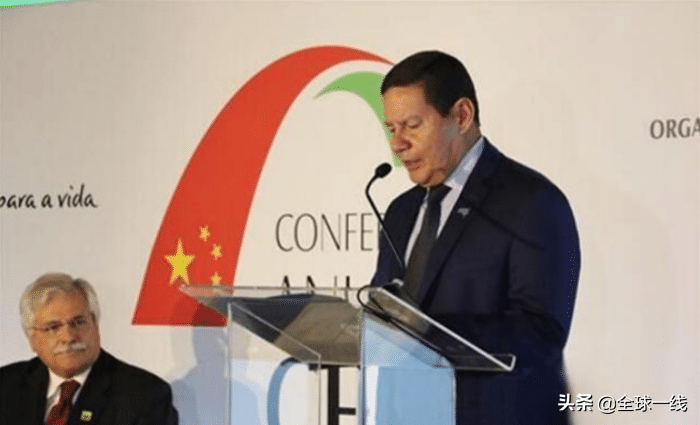 倒向美国后被无情抛弃，副总统认清现实喊话中