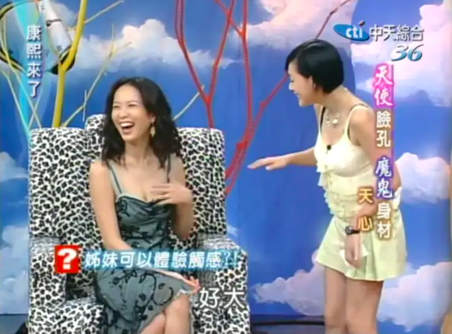 天心年轻时太美了，肩颈线好绝背还薄，和法国