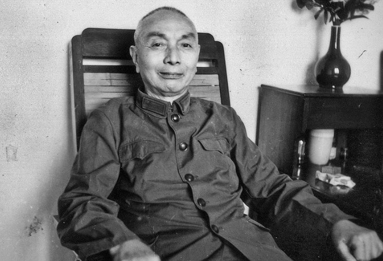 杜聿明向蒋介石报告：郭汝瑰是地下党，理由是家里沙发有补丁