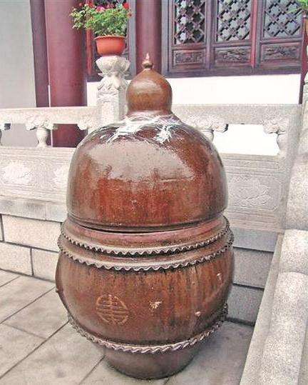 富家小姐出身，加入志愿军当军医，死后化为世界唯一一尊肉身菩萨