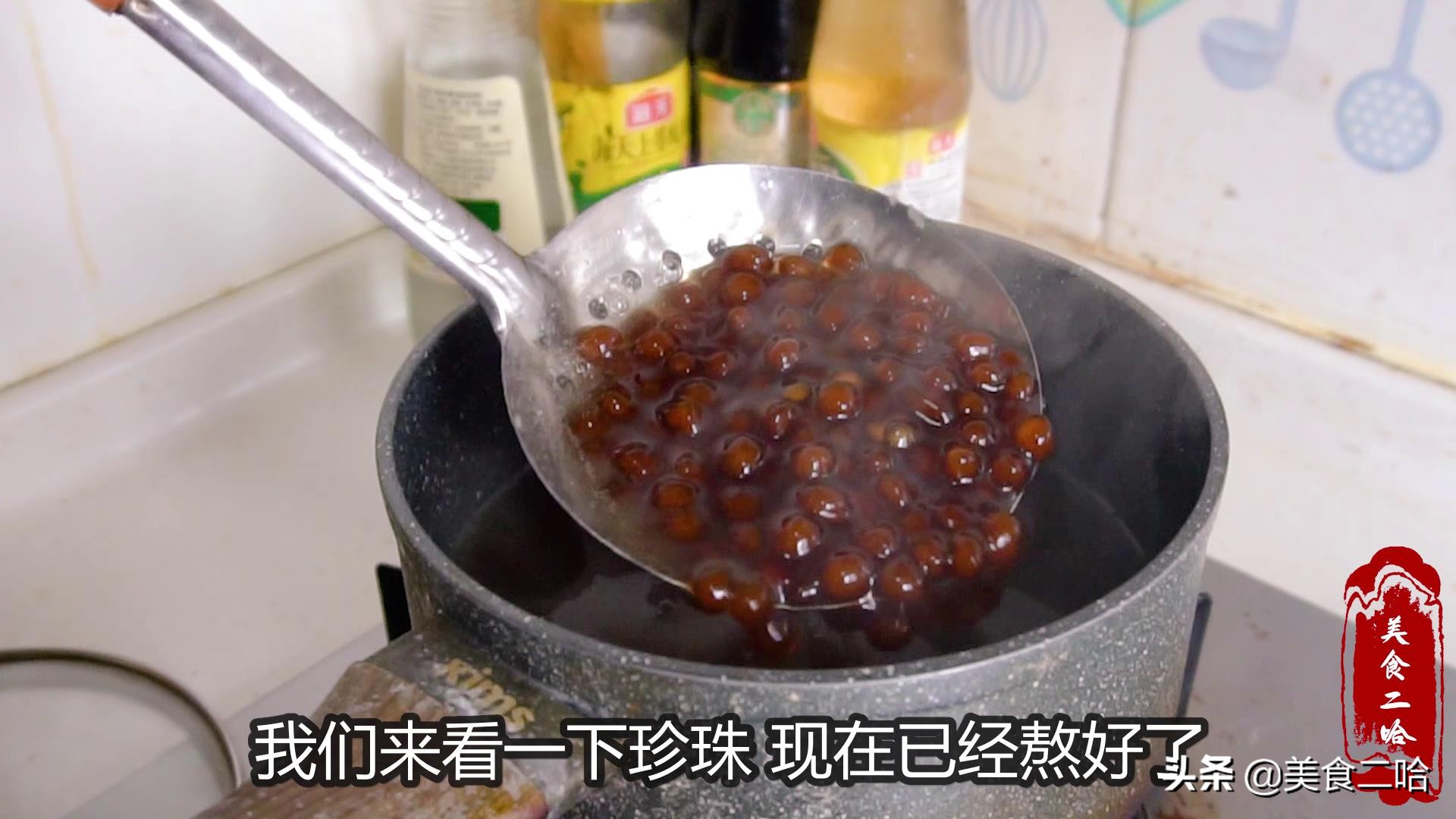 Homemade pearl milk tea, you can rub more than 200 pearls in 5 minutes. It is soft and dynamic. It is enjoyable to drink at home