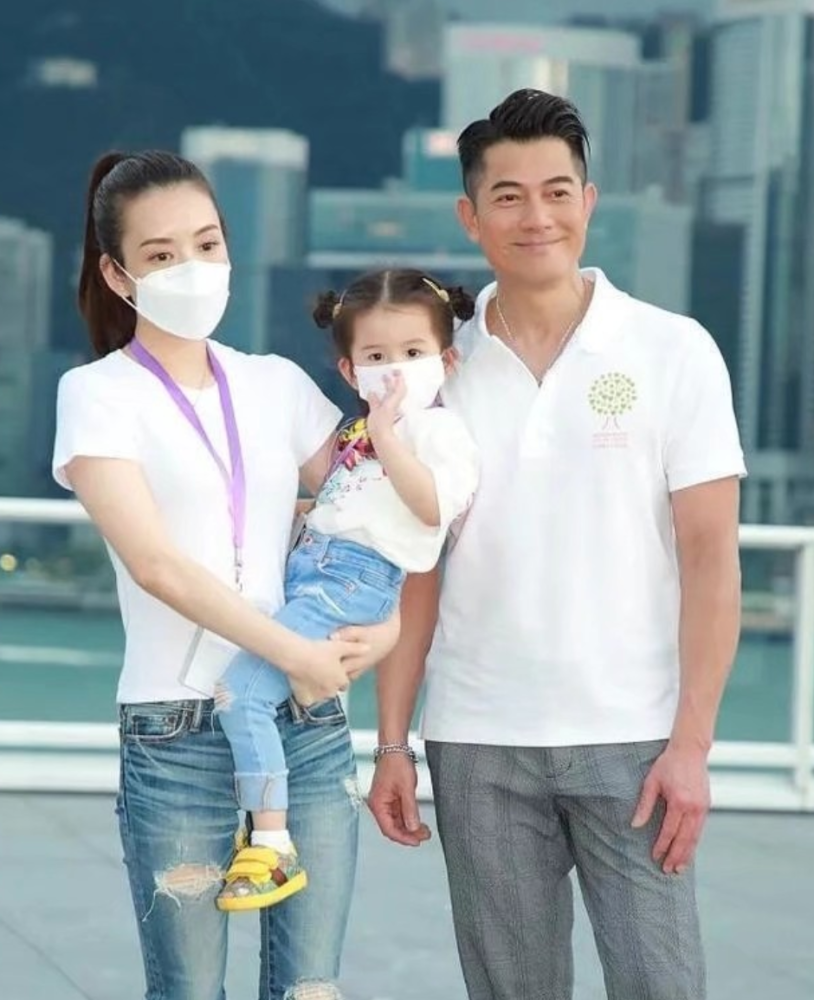 名媛背后装富生意经与产业链:酒店共享、丝袜拼单、宝马豪车