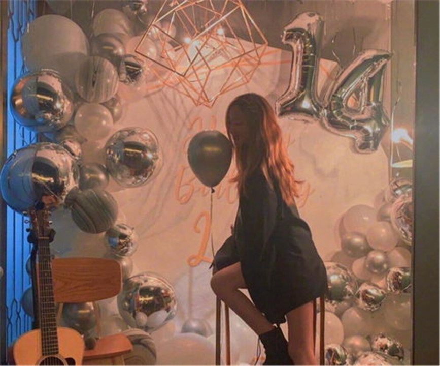 都是14岁，李嫣染发被夸赞，黄多多却质疑被“早