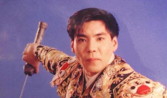 那英：屠洪刚就是个败家子，没钱却贪慕虚荣，为了追女孩借钱买车
