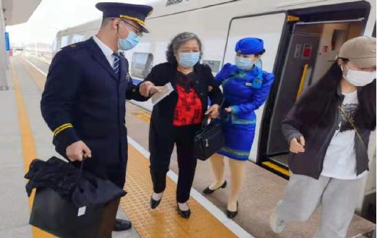 车上有人陪，到站有人送，钱包有人找——包头客运段五月情风采展