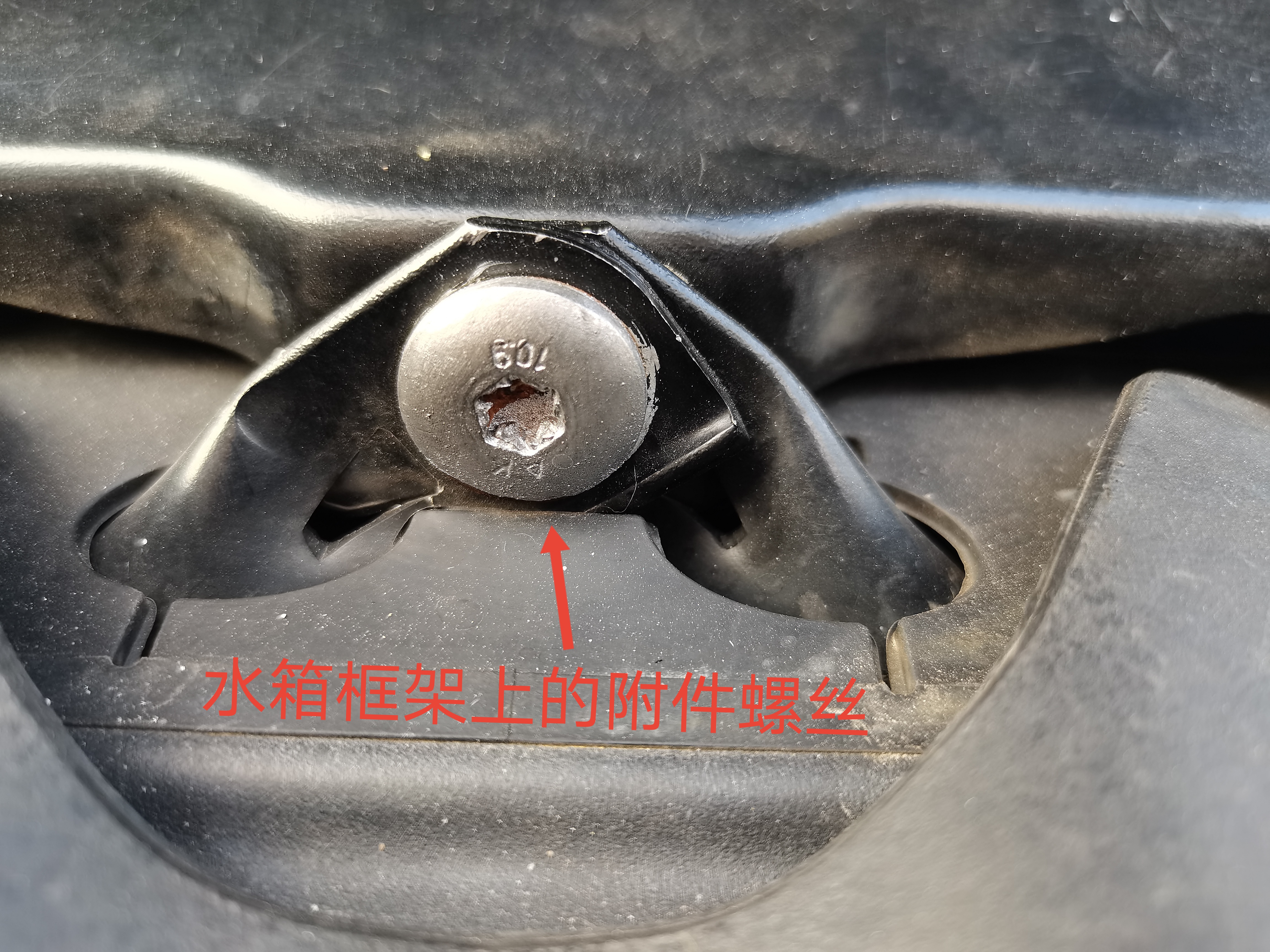 高手請進(jìn)來研究，寶馬740，庫存6年的新車，表顯近8千公里？