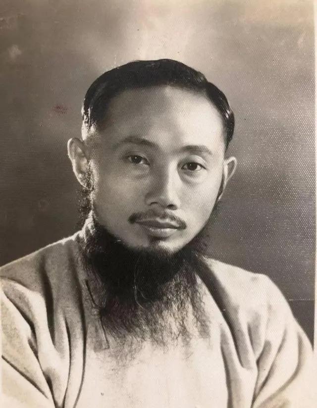 Wen Yiduo's "Red Candle" not only praises the red candle, but also reveals the cognitive process of people