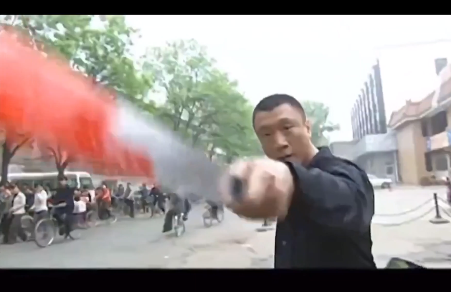 倒霉的西瓜和水果摊主，让大哥孙红雷大概砍了几百万刀
