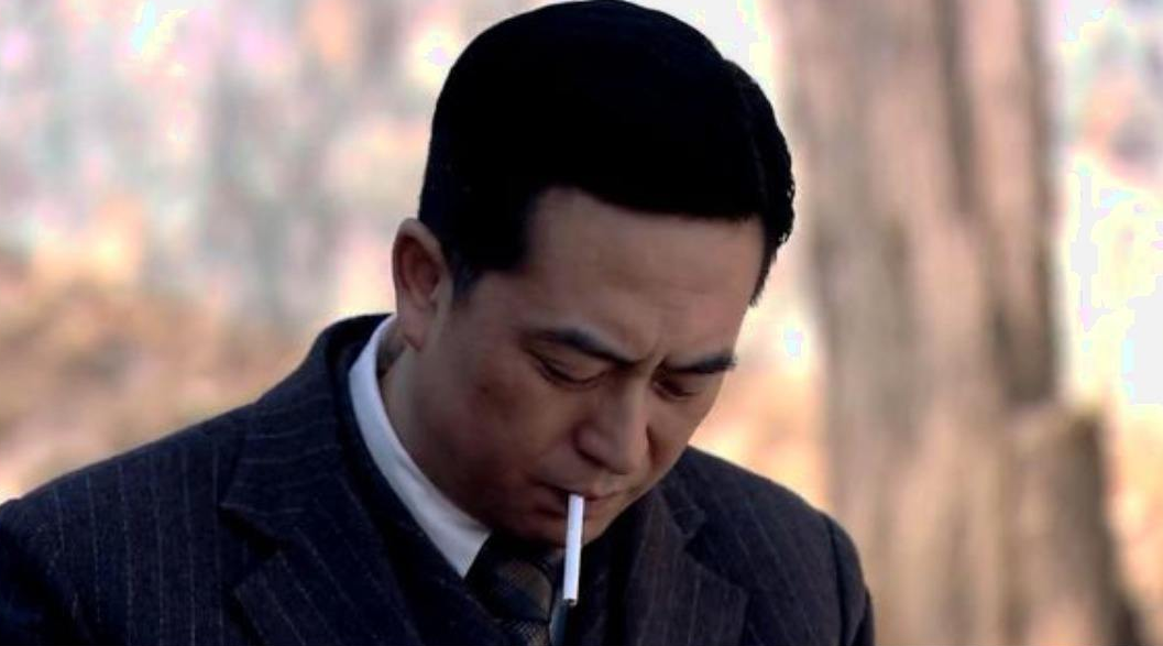 白宇吸烟，王源吸烟，范丞丞吸烟，都在公共场所，还止不住烟瘾？