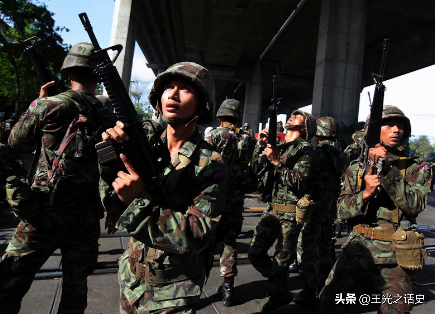 都2020年了，为什么泰国国王还有实权呢？