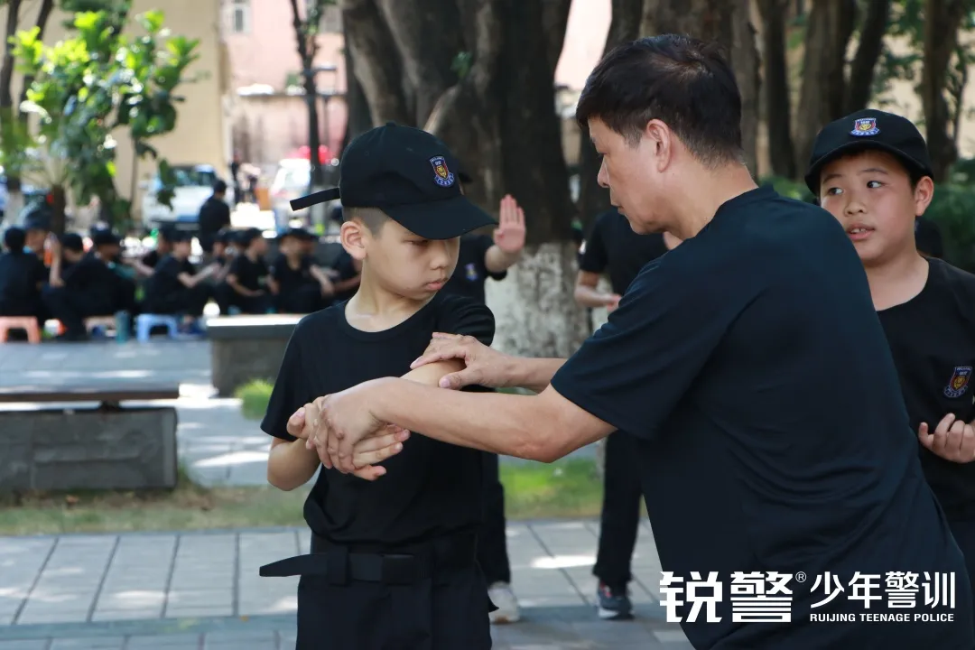 锐警少年警训夏令营：化青春热血为钢铁锋芒