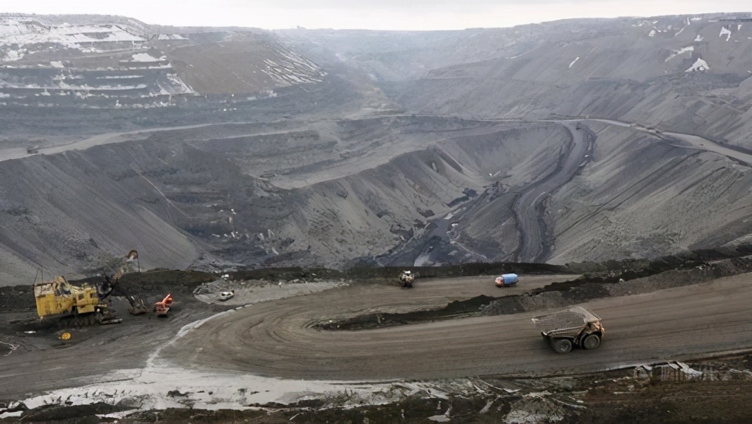 贺兰山煤层自燃三百年，每年损失近10亿，这是大自然的报复吗？
