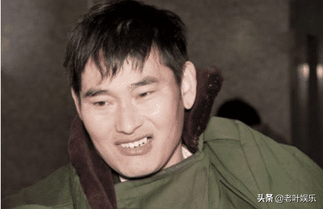 草根明星“大衣哥”忍讓9年，一次性討回，出手?jǐn)財(cái)啻迕褙?cái)路