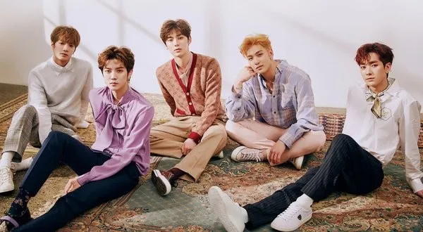 KPOP历史上,只有5个组合再续约后仍是完整体
