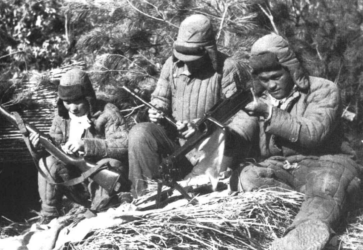 取之于敌，用之于敌！志愿军如何用缴获武器，