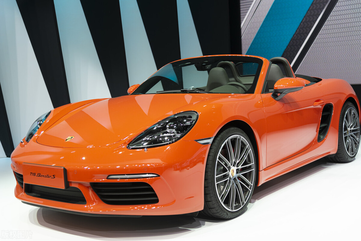 卡宴和macan,就连跑车的销量也被带动起来,其中保时捷跑车718敞篷作