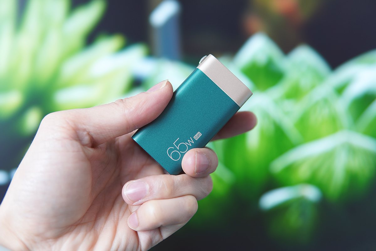 出门，一个充电器就够了——米物甄妙65W氮化镓充电器