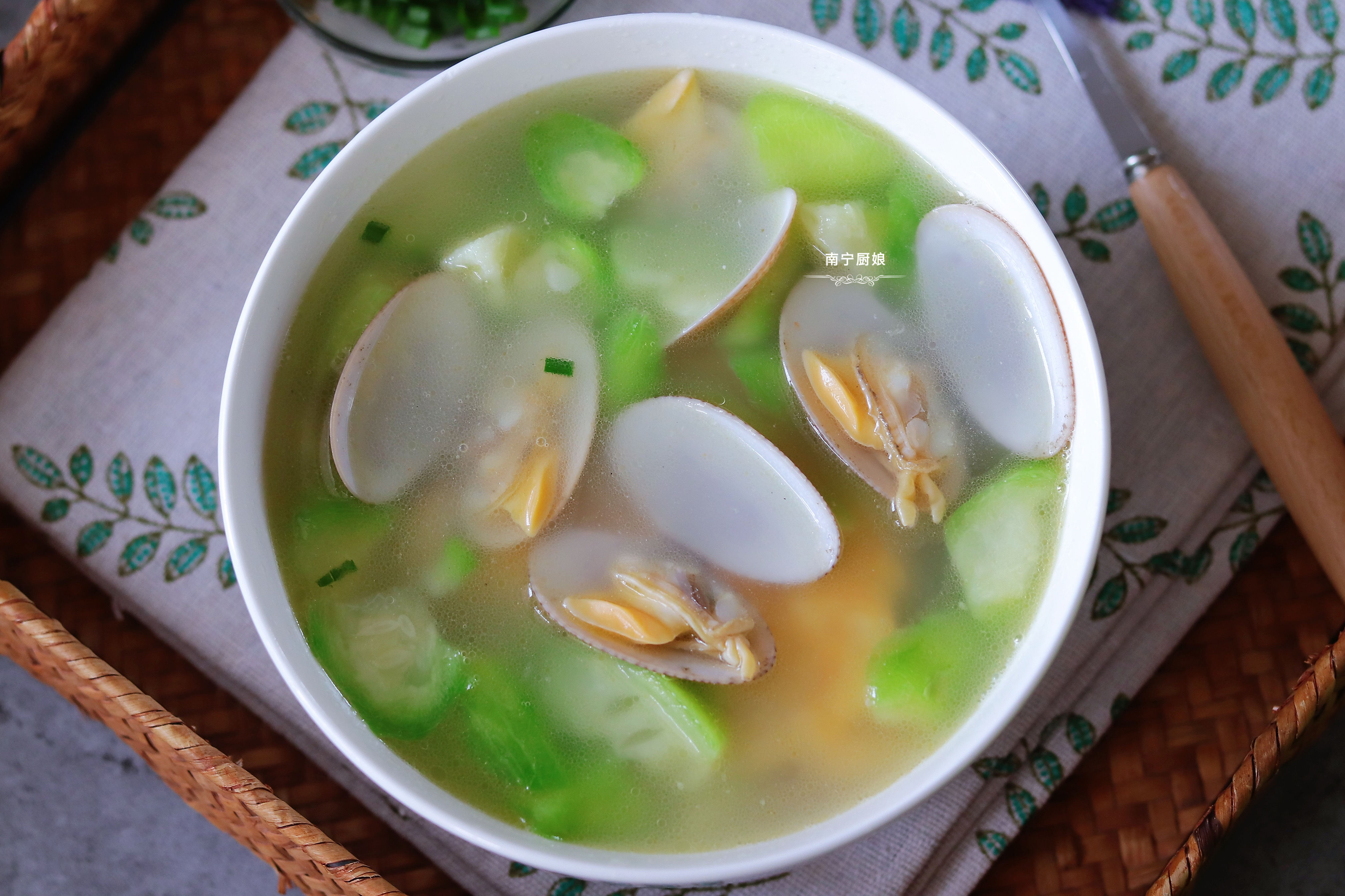My favorite bowl of soup in autumn, the soup is sweet and nutritious, every time I make a pot, I will drink it up.