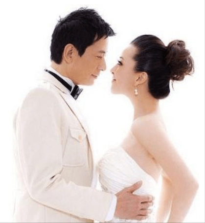 被杜淳追求，38天闪婚闪孕，被迪士尼封杀，黄小