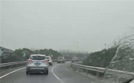 重庆|雨天行车，车轮打滑如何做到安全驾驶