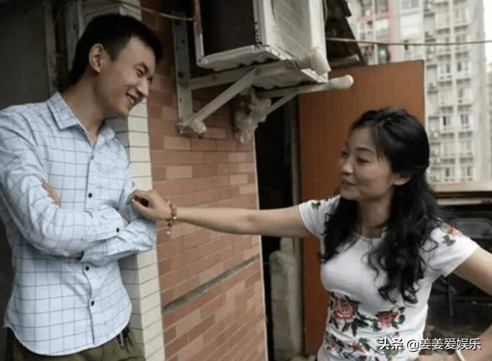 23岁小伙恋上46岁“阿姨”，两人相恋60天闪婚，