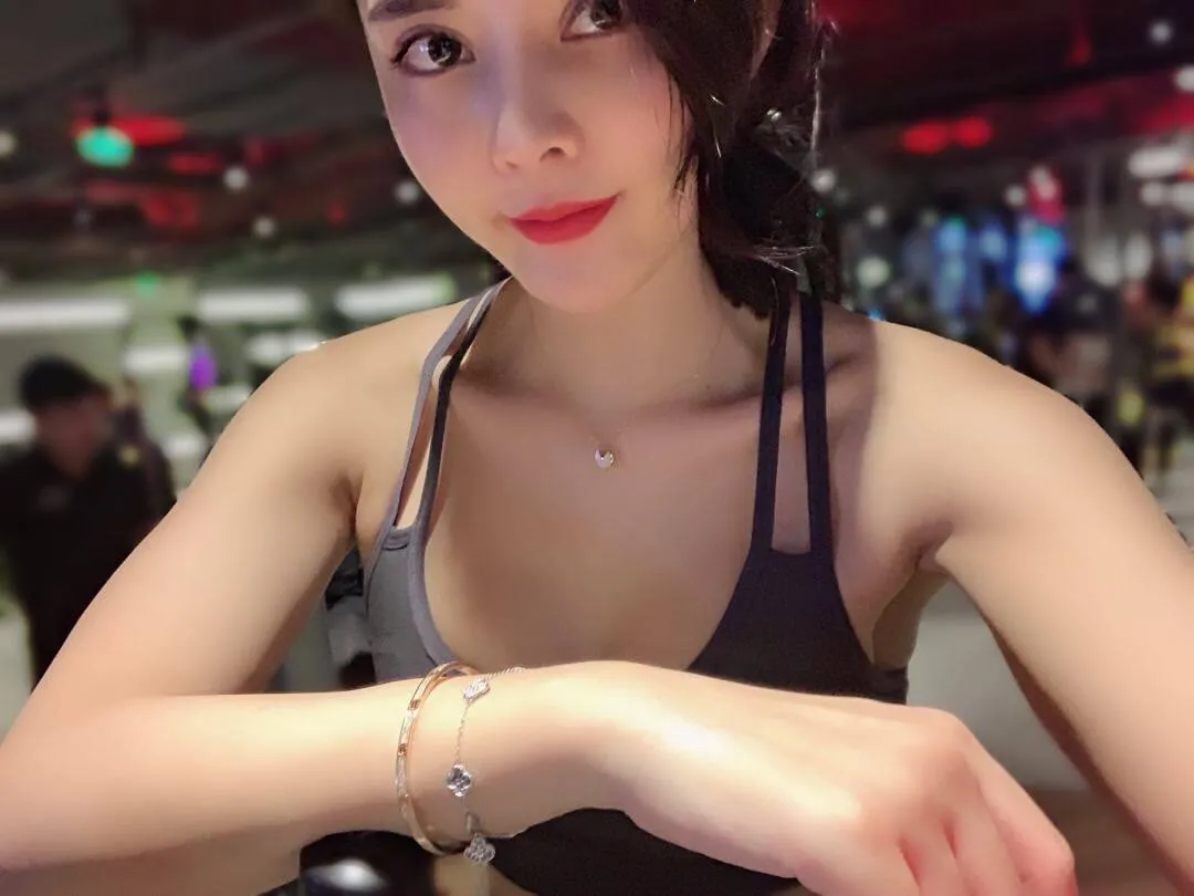 男子仰慕健身美女达人，晚上健身，约吗？