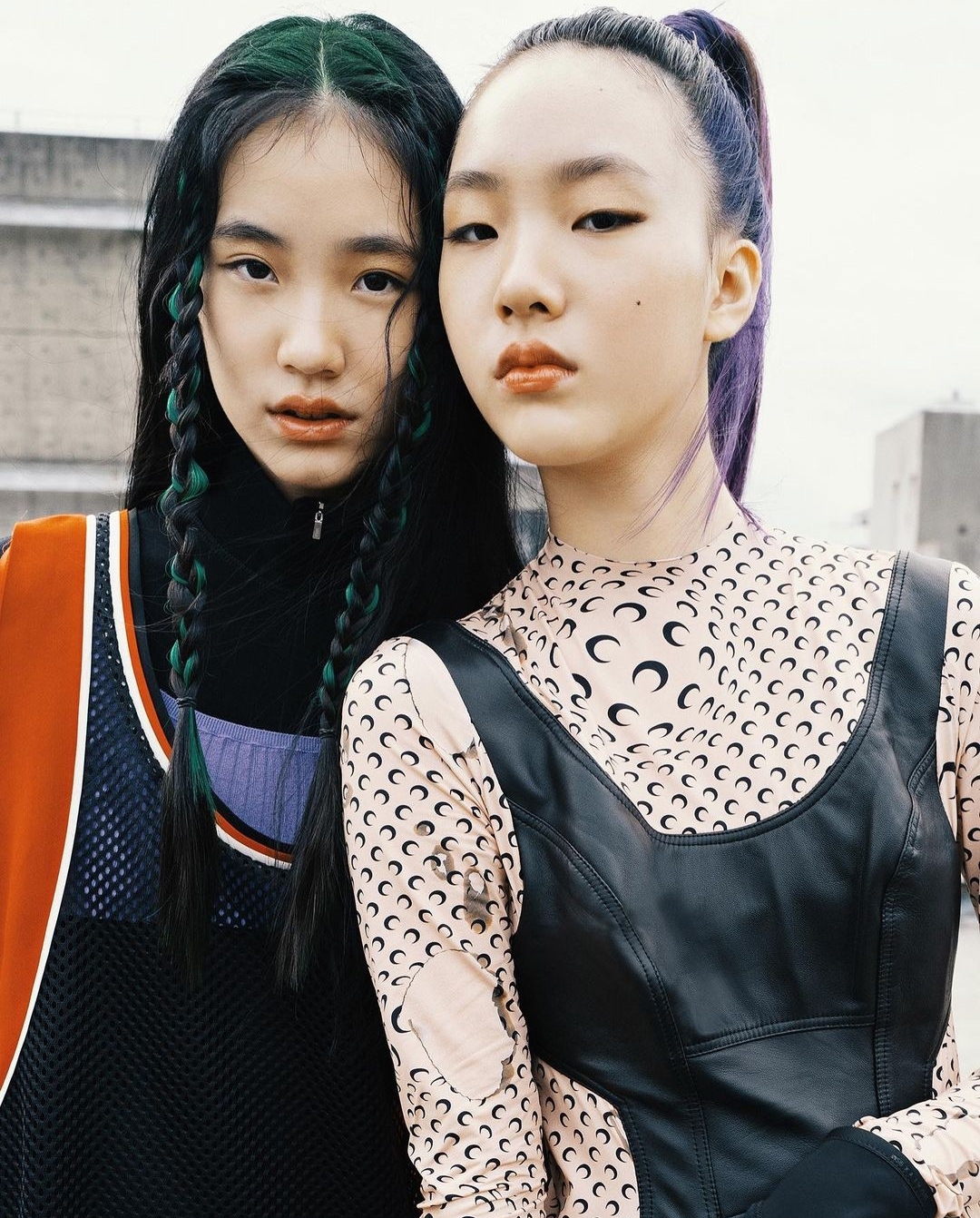 小s兩個大女兒再合體拍雜誌，姐姐撞臉火箭少女Yamy氣場足