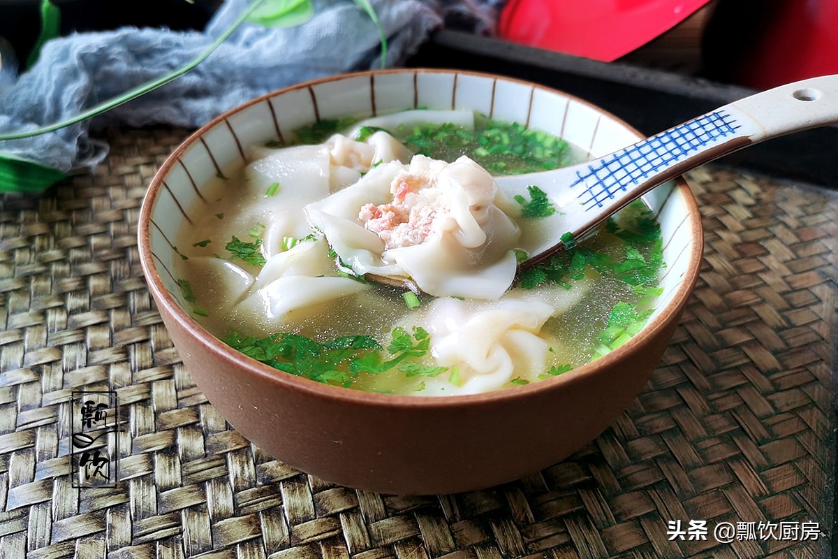 吃馄饨，这馅鲜美又解馋，留恋舌尖的味道难忘，早餐夜宵都惦记着
