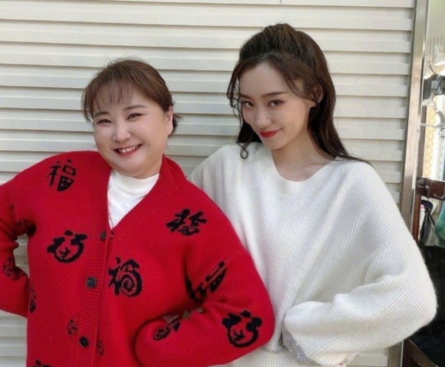 张小斐深夜为好姐妹贾玲庆生配文流露浓浓真情姐妹cp太好嗑了