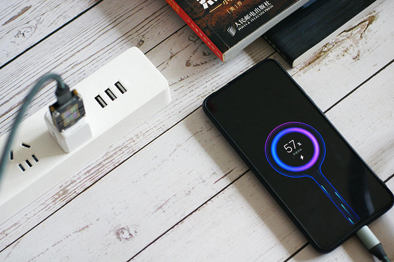 小體積，大能量：Aohi magcube 20W充電器體驗(yàn)