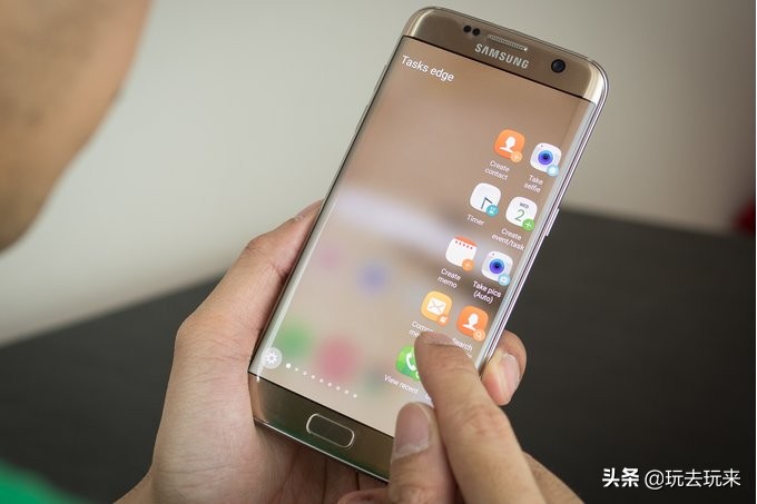 三星Galaxy S7 Edge获系统升级：提高S voice的可靠性