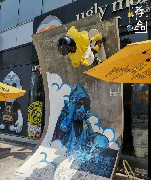 重庆老牌咖啡馆“奇丑的猴子”，人均30元送杯子，把耿直贯彻到底