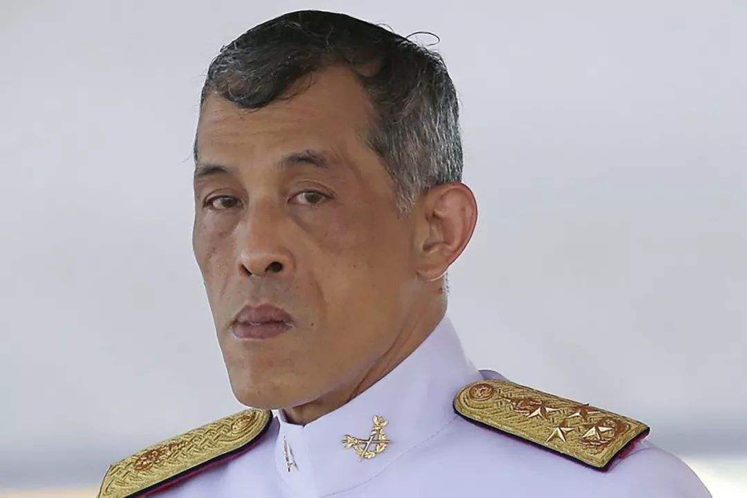 “十世而亡”预言成真？泰国暴乱升级，或将导致泰王退位